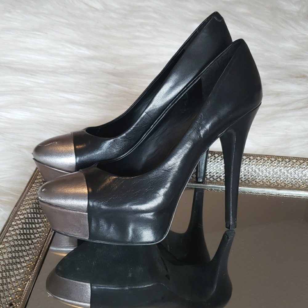 BCBGeneration black and silver leather platform pumps size 8.5